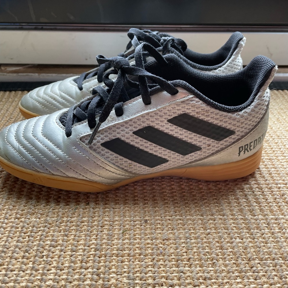 COPY - Lightly worn indoor soccer shoes
